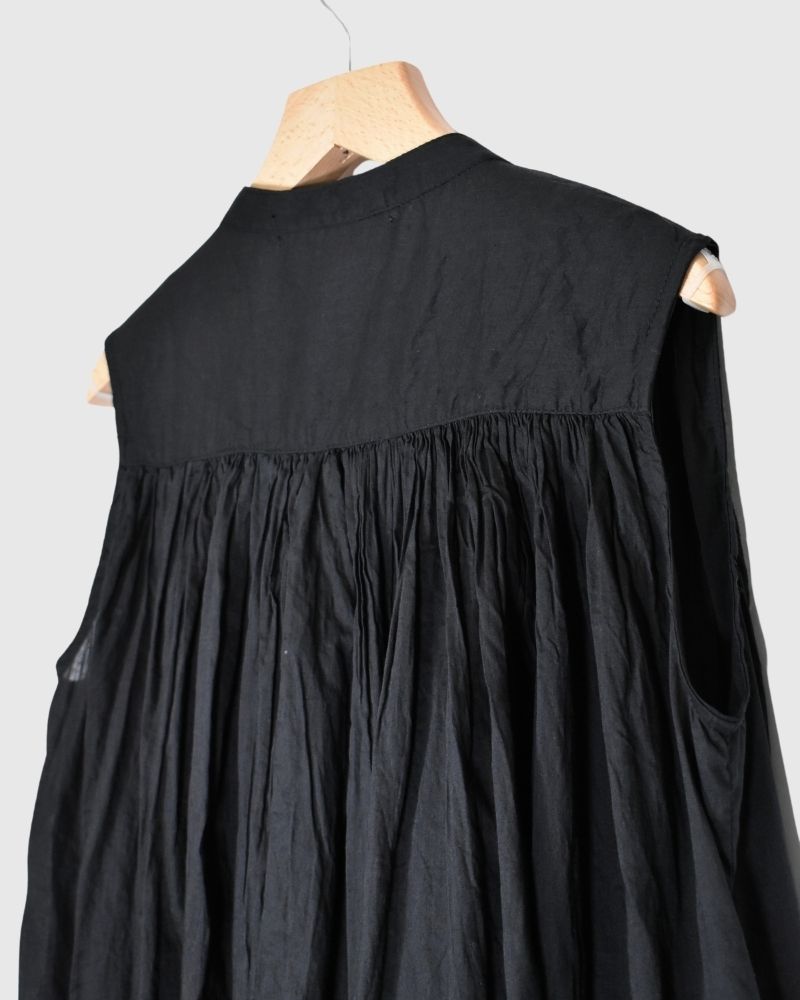 Sleeveless Gathered Blouse in Short