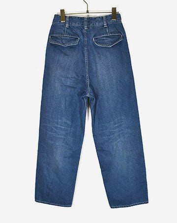 Denim tuck pants in Bleach
