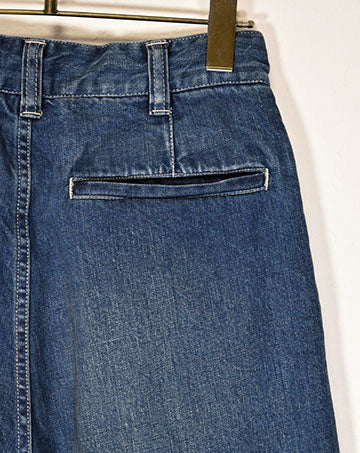 Denim tuck pants in Bleach