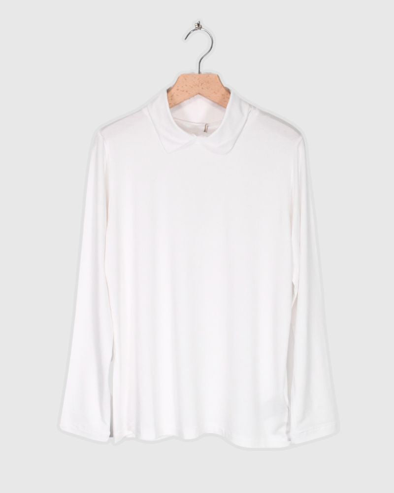 High neck collar P/O in White High neck collar P/O in White