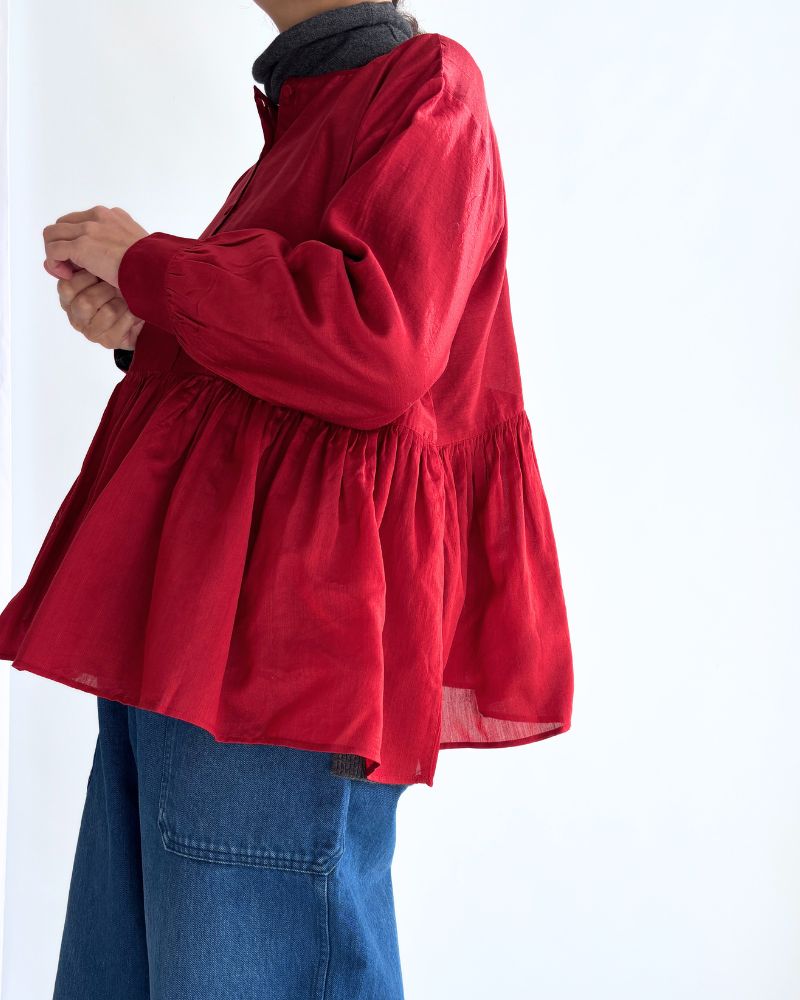 【maison de soil】RAHASTHAN TUCK GATHERED PULLOVER in Red