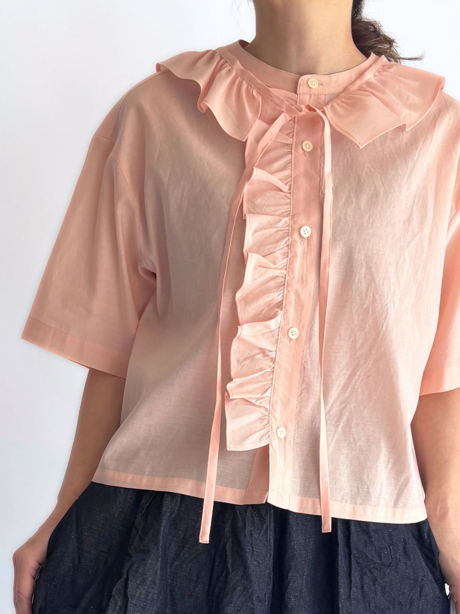 【nicholson&nicholson】EMMA-SILK Short length frill blouse