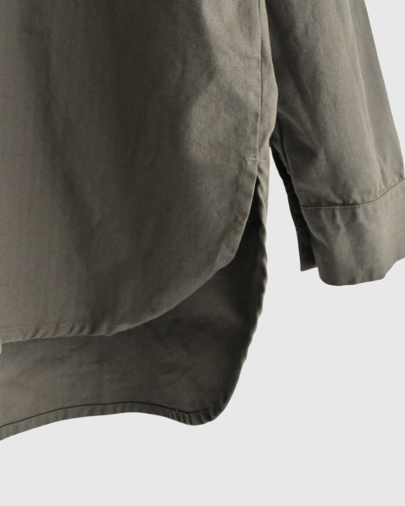 COTTON HERRINGBONE WASH HENRY NECK SHIRT in KhakiHerringbone