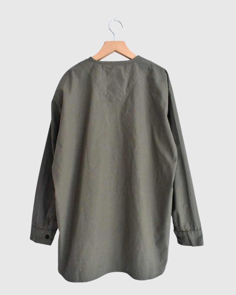 COTTON HERRINGBONE WASH HENRY NECK SHIRT in KhakiHerringbone