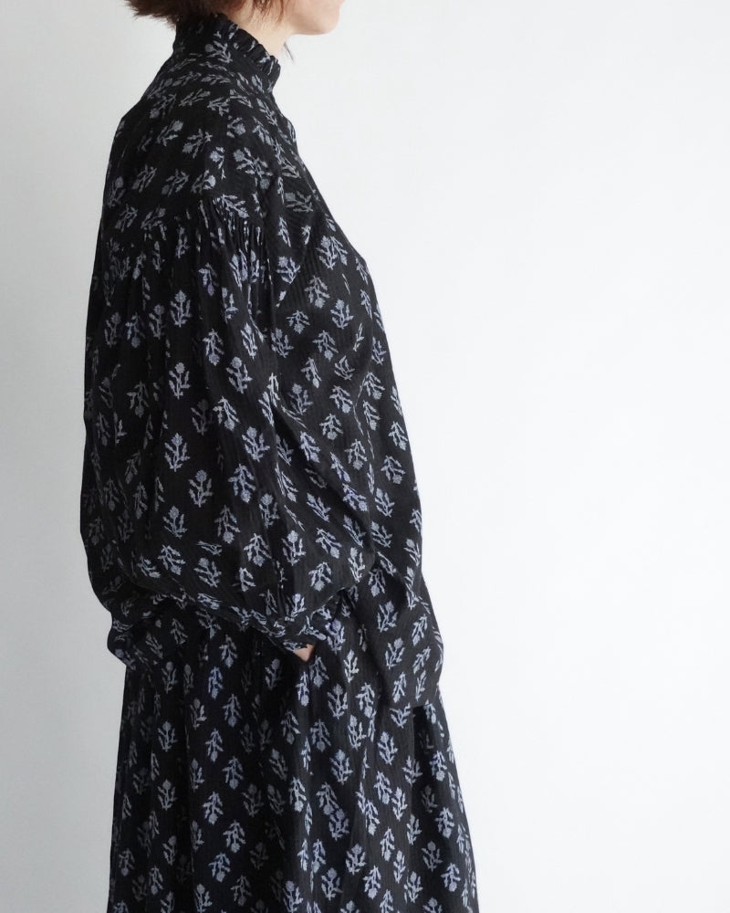 FRILL COLLAR SHIRT WITH MINI PINTUCK in Black