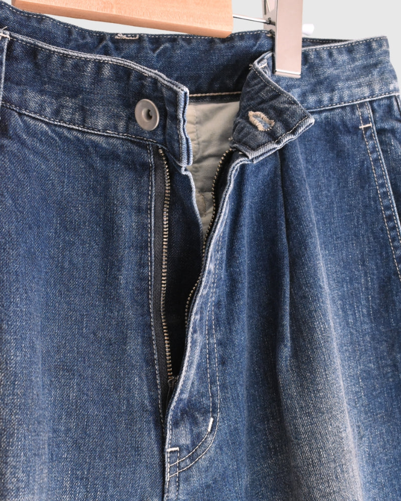 Denim tuck pants in Bleach