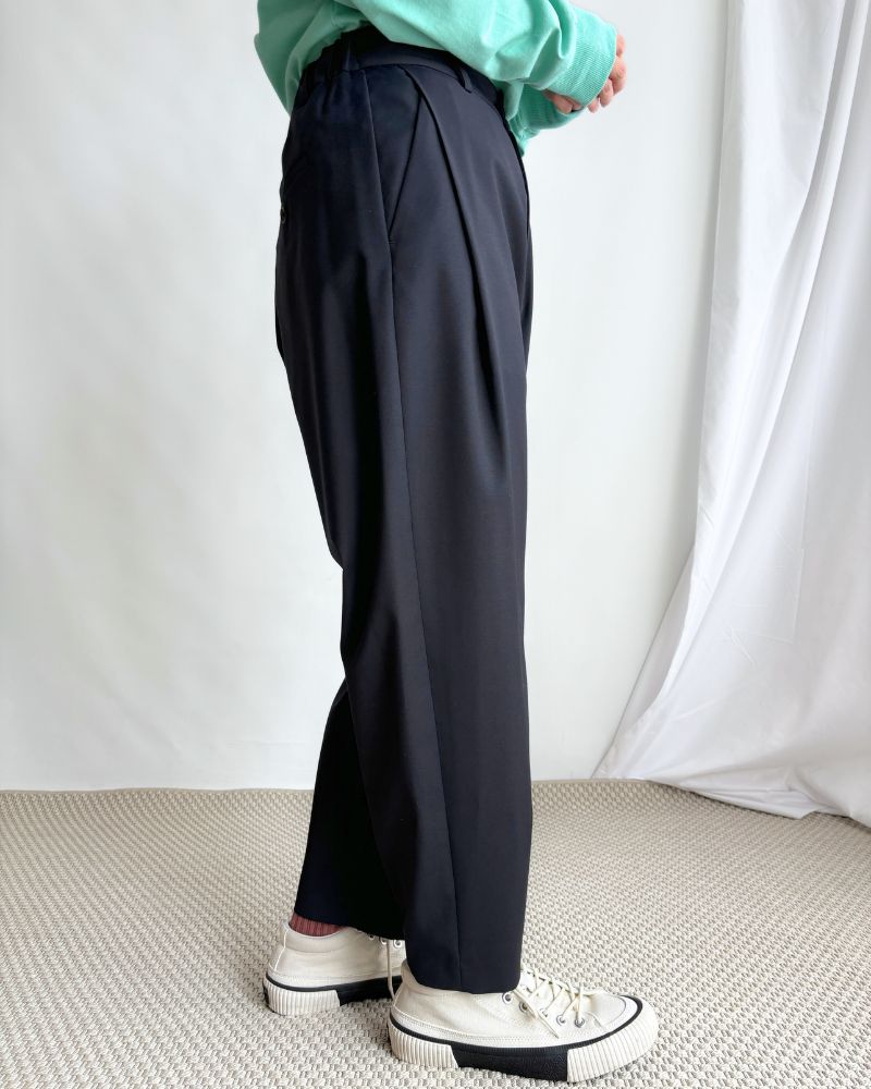 SAND-TRO Tucked Wide Pants in Navy