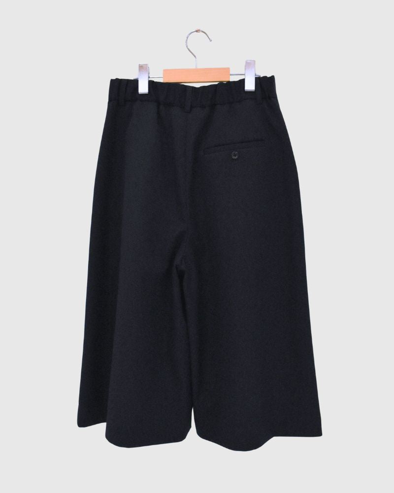 JOY-WO Wool Twill Center Tuck Shorts in Navy