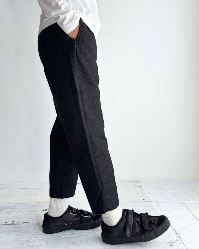 WOOL FLANNEL EASY TAPERED PANTS in Charcoal