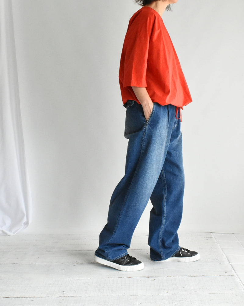 Denim tuck pants in Bleach