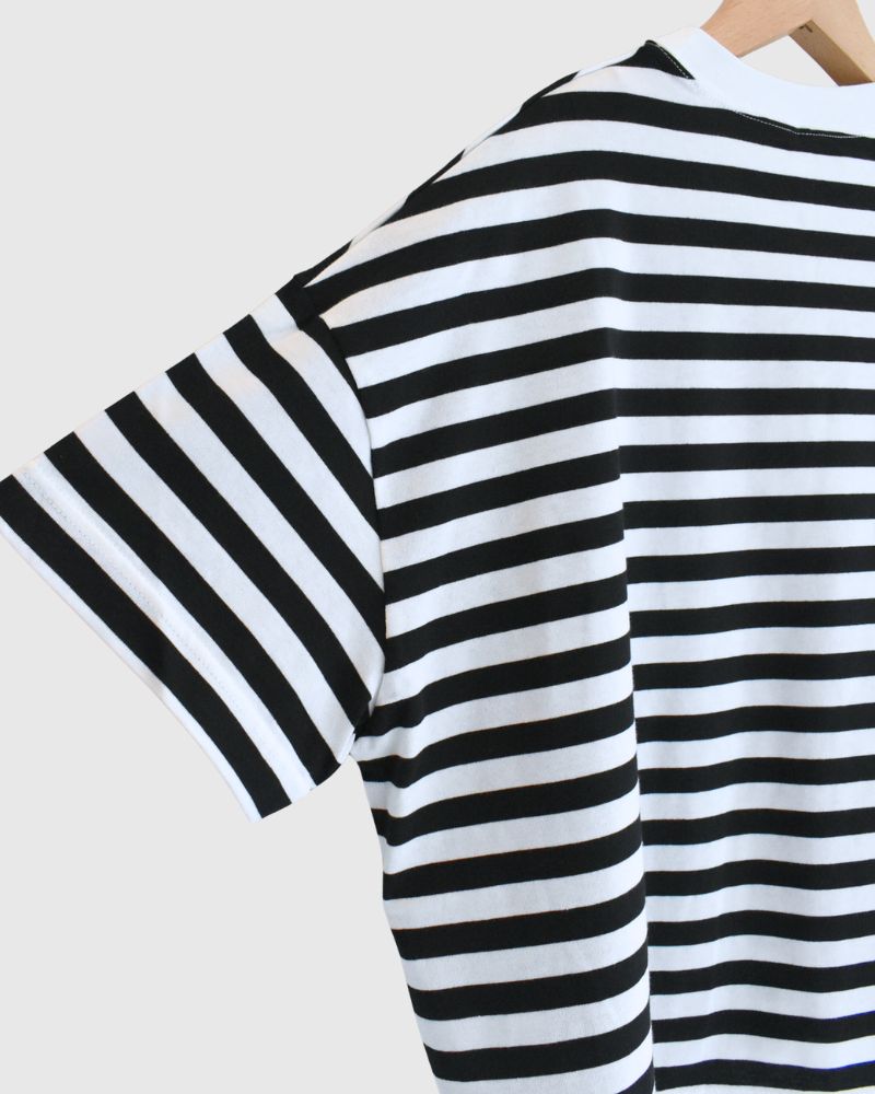 Crew-Neck Slit T-Shirt in Black/White