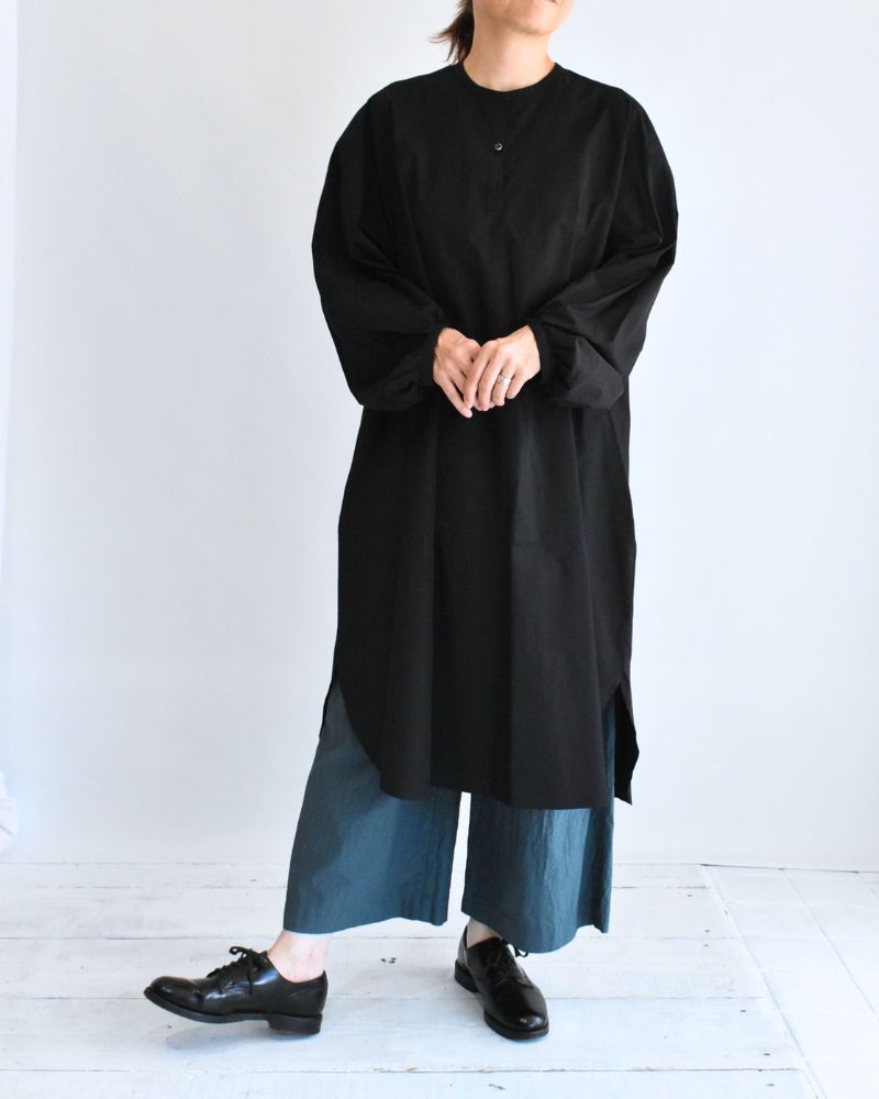 Balloon Sleeve Midi Dress in Black