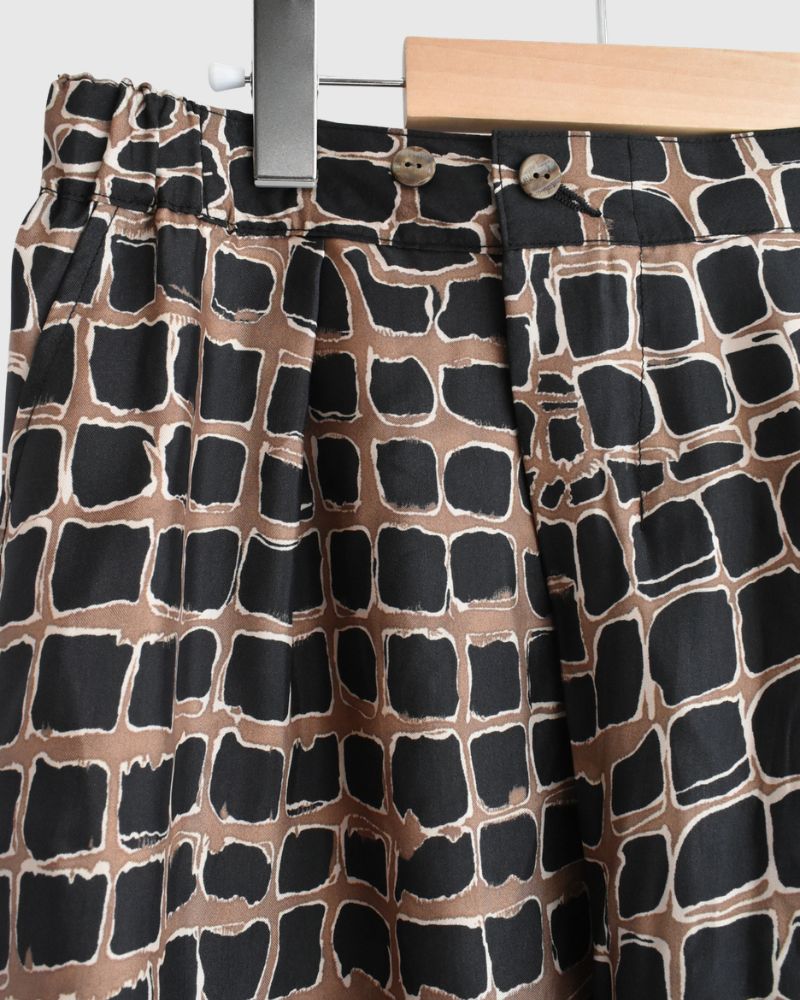 Cobblestone Pattern Easy Pants in CamelBlack