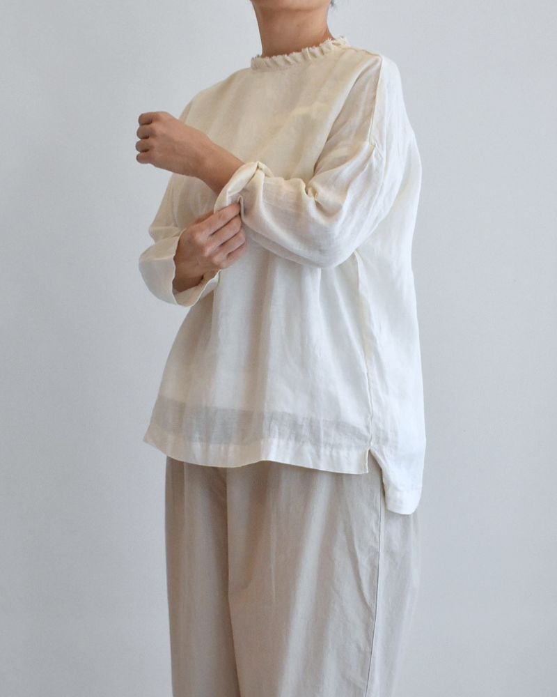 Tiny Frill Blouse in Milk