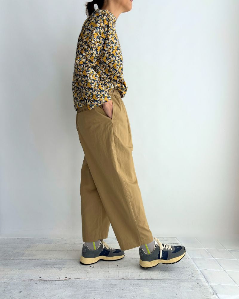 COTTON/LINEN DYED WEATHER 2TUCK TAPERED EASY PANTS in Beige