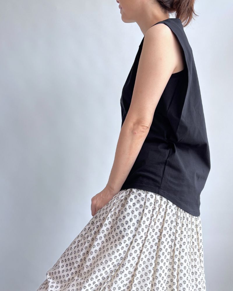 Shoulder Tuck Tank Top in Black