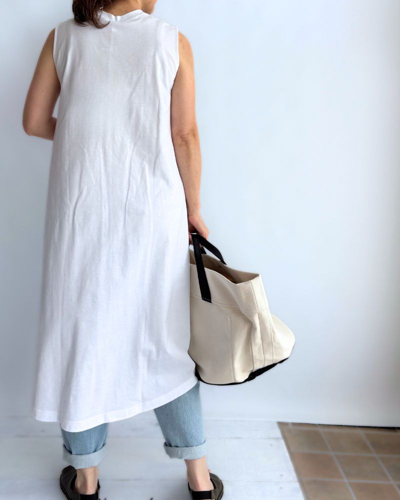 Sleeveless dress in White