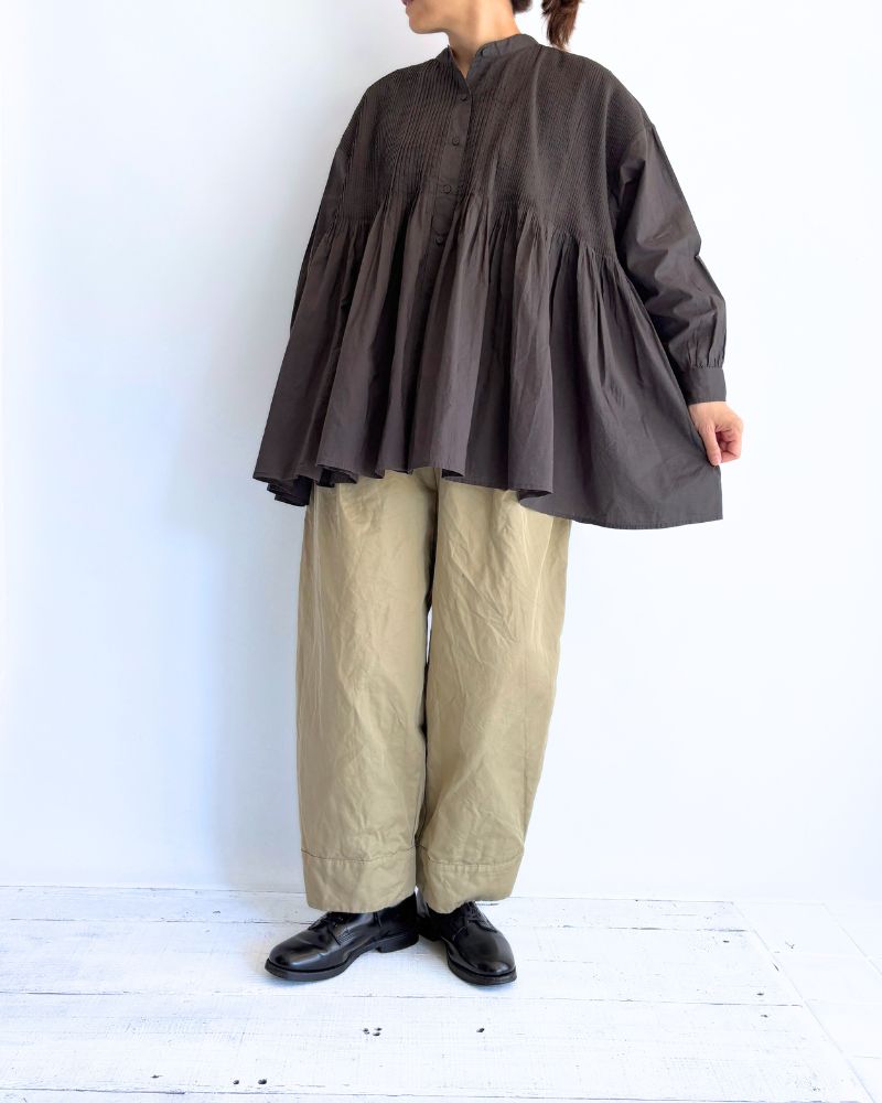 BANDED COLLAR SHIRT WITH MINI PINTUCK in CharcoalGray