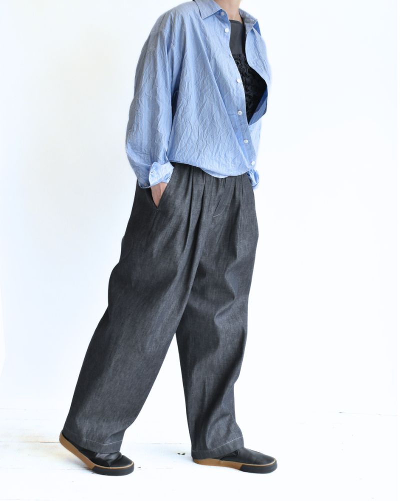 HAKU-DENIM Tuck Pants in Indigo