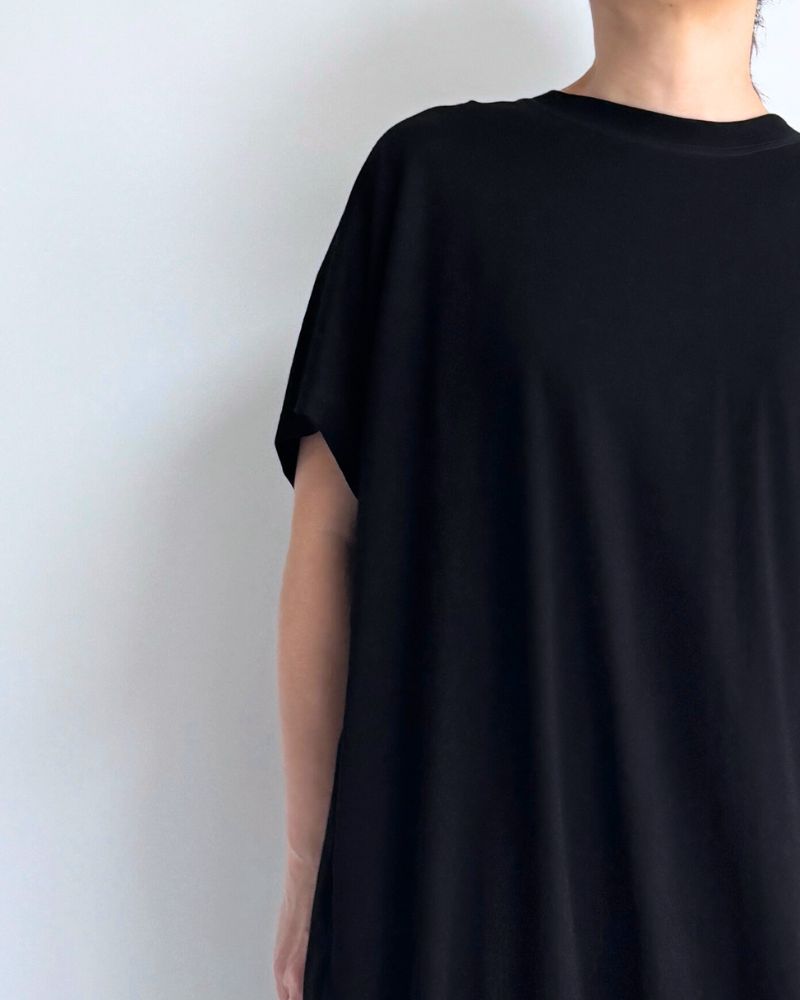 Crew Neck Tuck Dress in Black