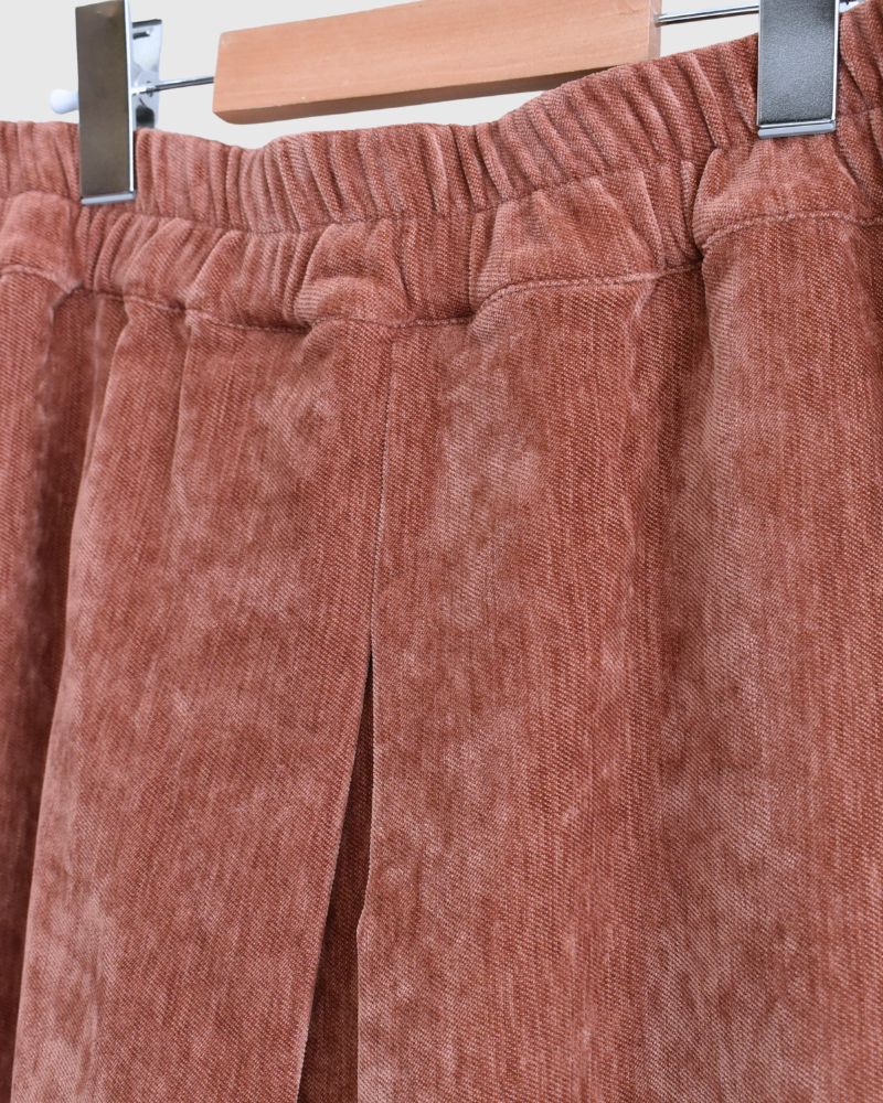 Tuck design skirt 'YELL' in Teracotta