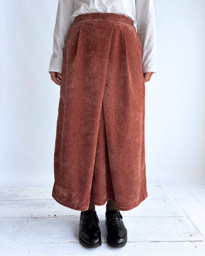 Tuck design skirt 'YELL' in Teracotta