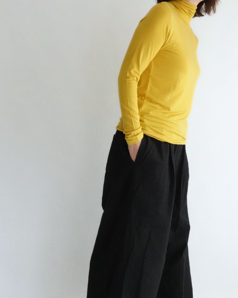 Turtleneck Pullover in Yamabuki