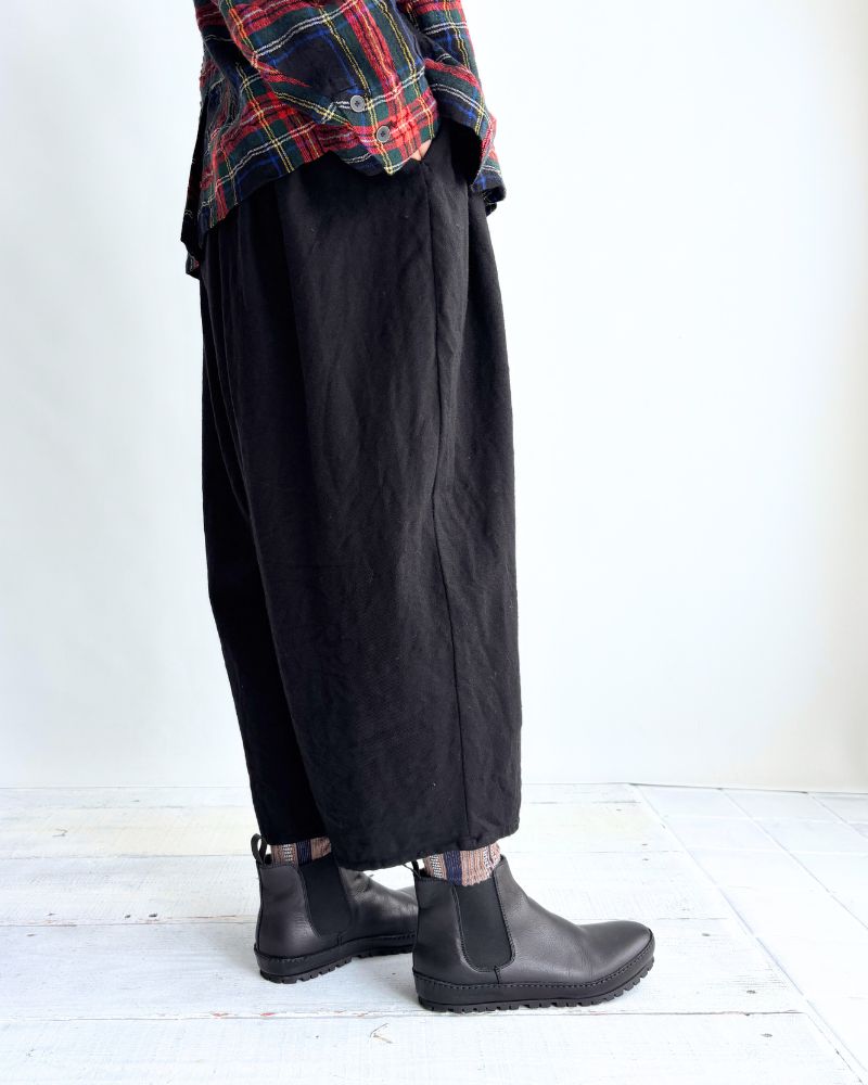 CAMILLE WOOL TUCK PANTS in Black