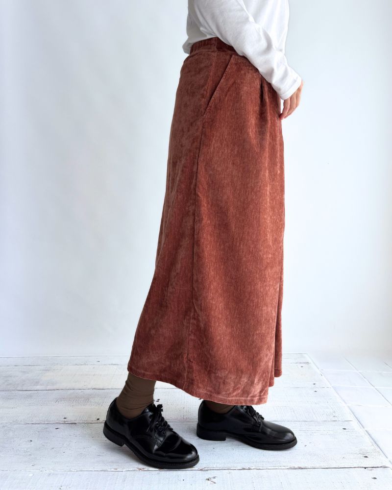 Tuck design skirt 'YELL' in Teracotta