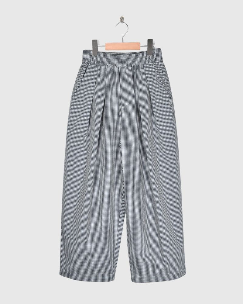 HAKAMA-W Tuck Easy Pants in NavyCheck