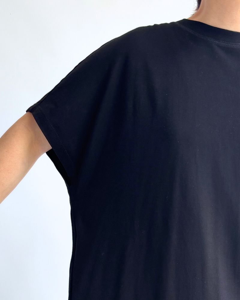 Crew Neck Tuck Dress in Black