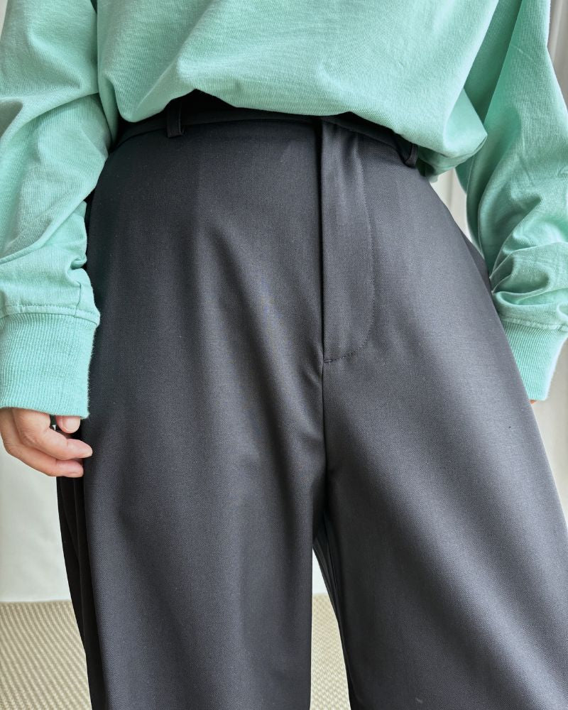 SAND-TRO Tucked Wide Pants in Navy