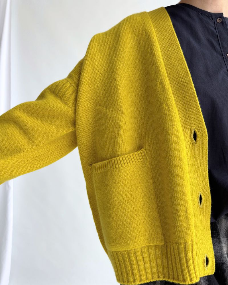 JANE V-neck Cardigan in Yellow