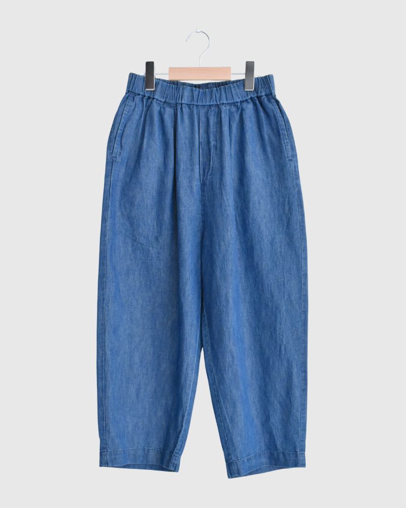 COTTON/LINEN DENIM 2TUCK TAPERED EASY PANTS in Blue