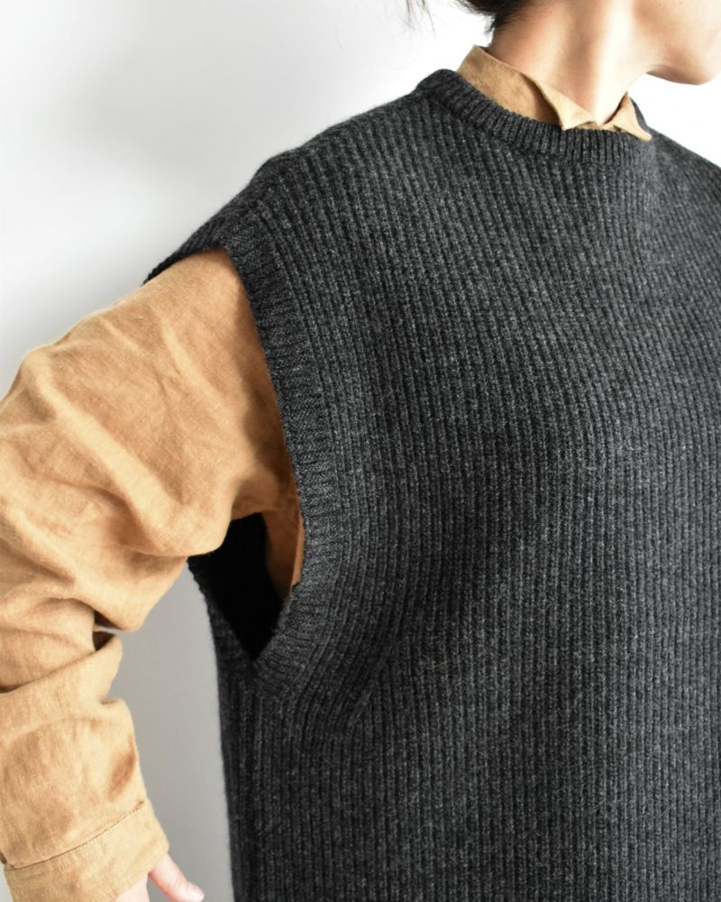 JAPAN RIDGE KNITTING VEST in Charcoal