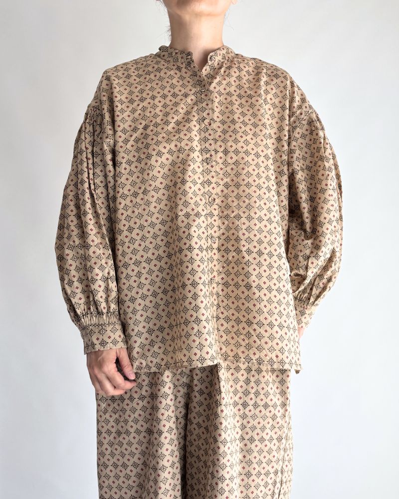 BANDED COLLAR SHIRT WITH MINI PINTUCK in Beige