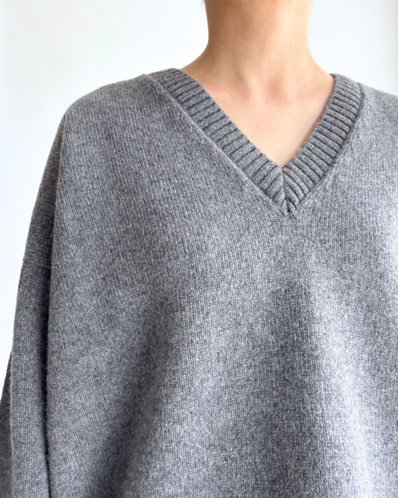 AURA V-neck knit pullover in Gray