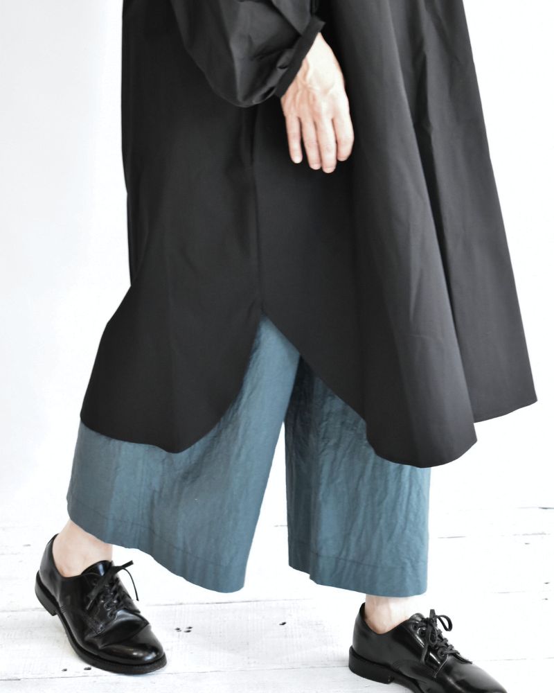 Balloon Sleeve Midi Dress in Black