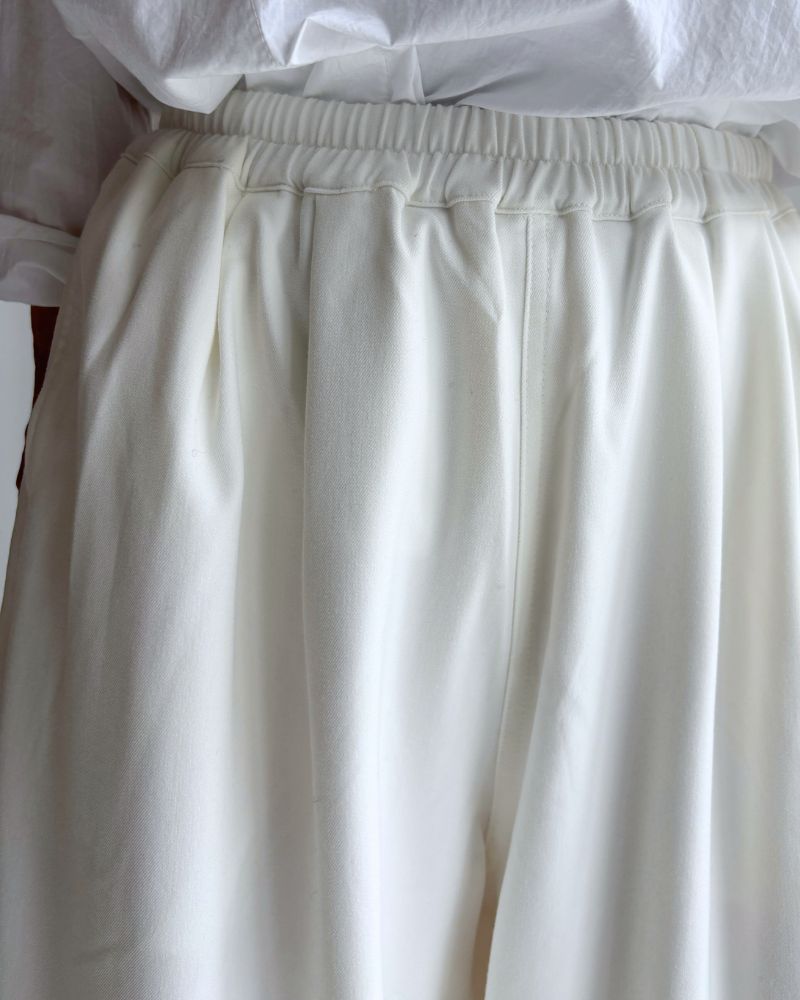 Loose silhouette easy pants 'PESH TR' in OffWhite