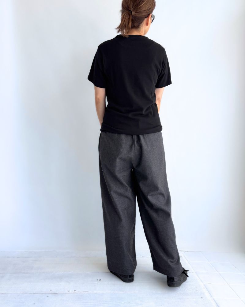 WORSTED SERGE 2TUCK WIDE EASY PANTS in Charcoal
