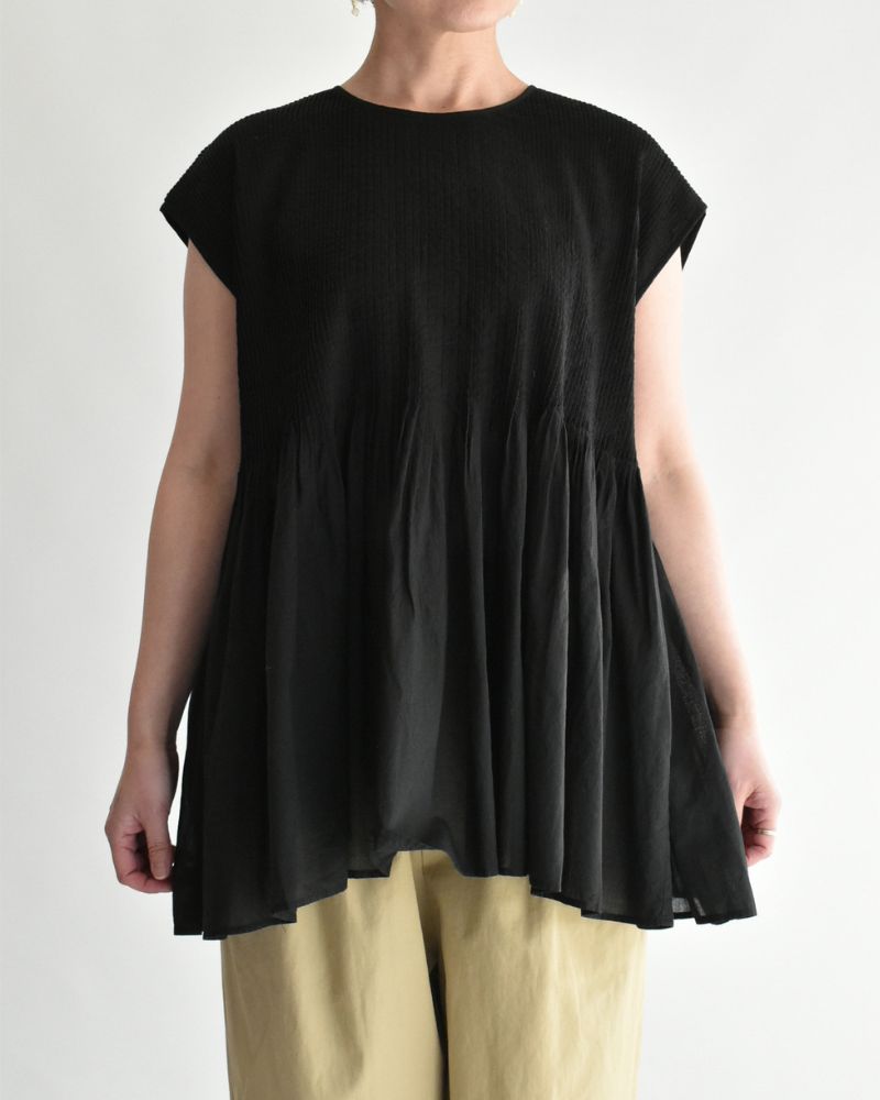 Crew-neck French Sleeve Shirt with Mini Pintuck in Black