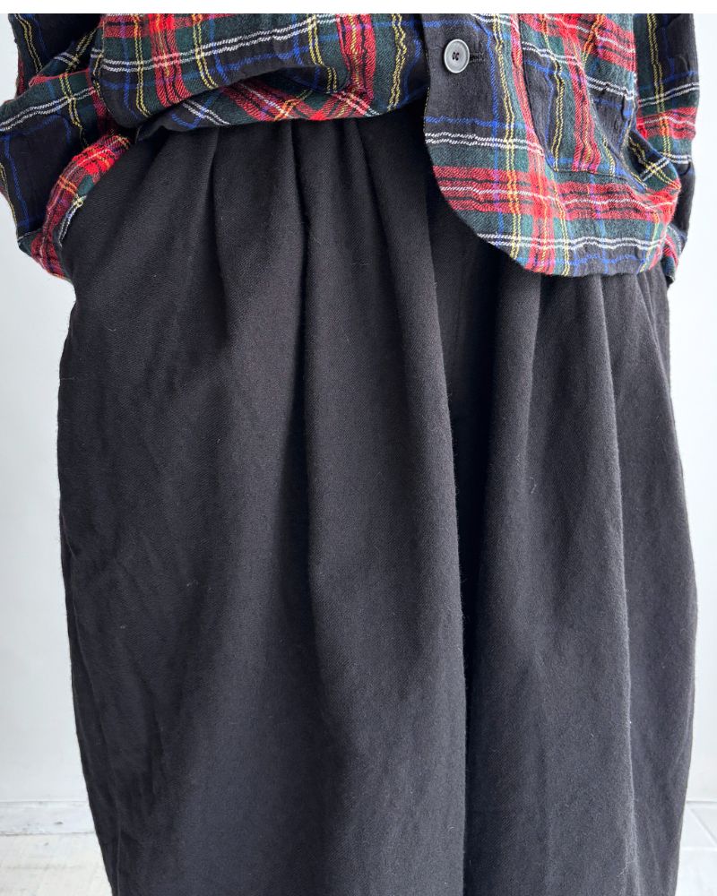 CAMILLE WOOL TUCK PANTS in Black