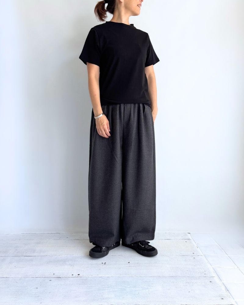 WORSTED SERGE 2TUCK WIDE EASY PANTS in Charcoal