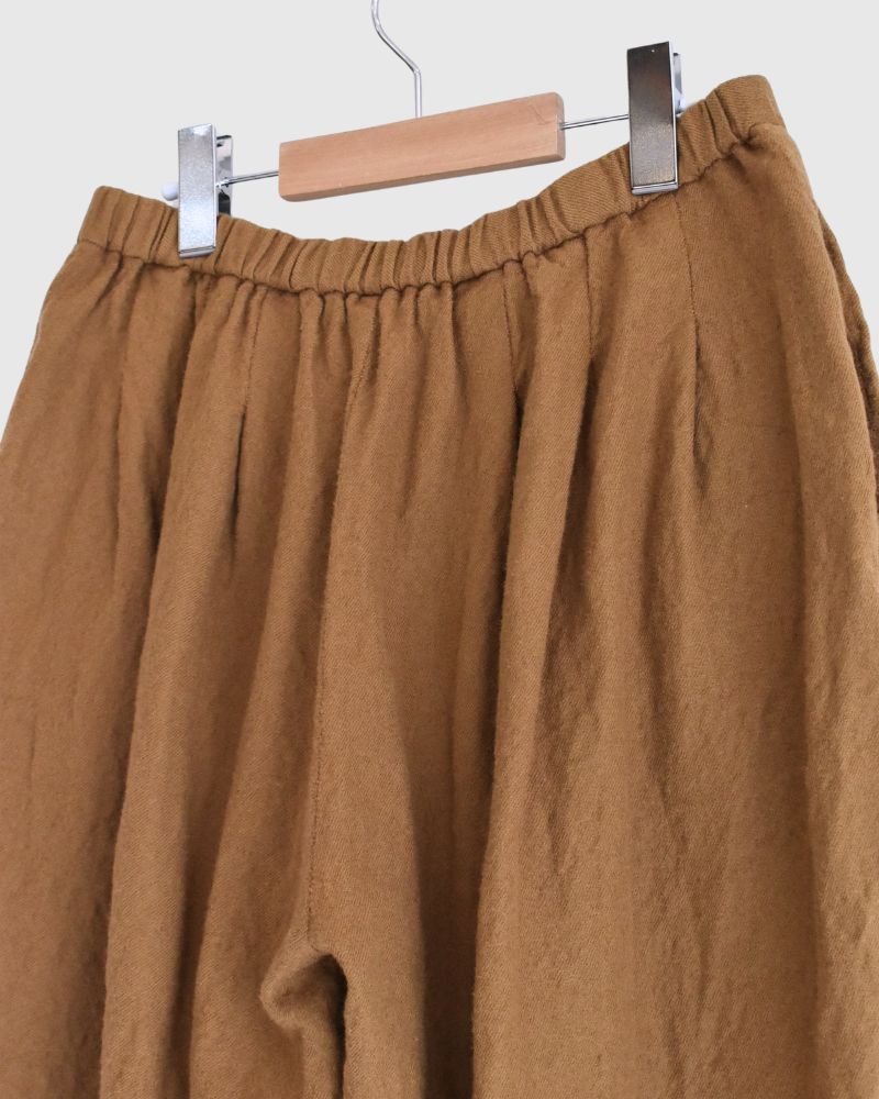 CAMILLE WOOL TUCK PANTS in Camel