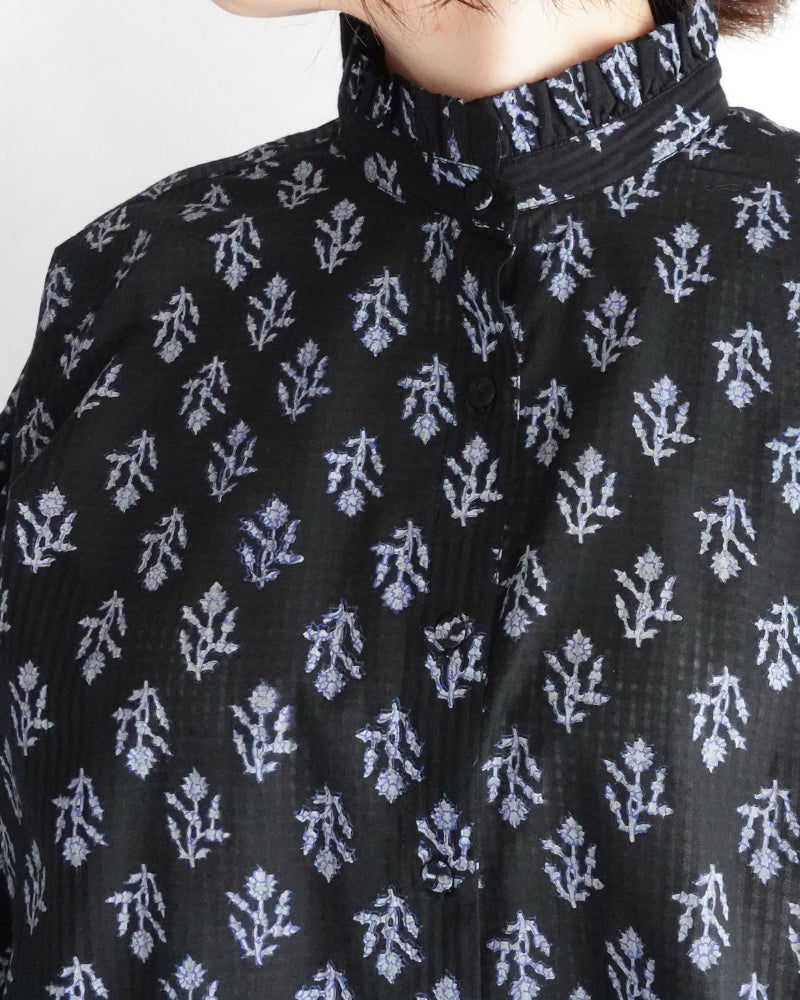 FRILL COLLAR SHIRT WITH MINI PINTUCK in Black