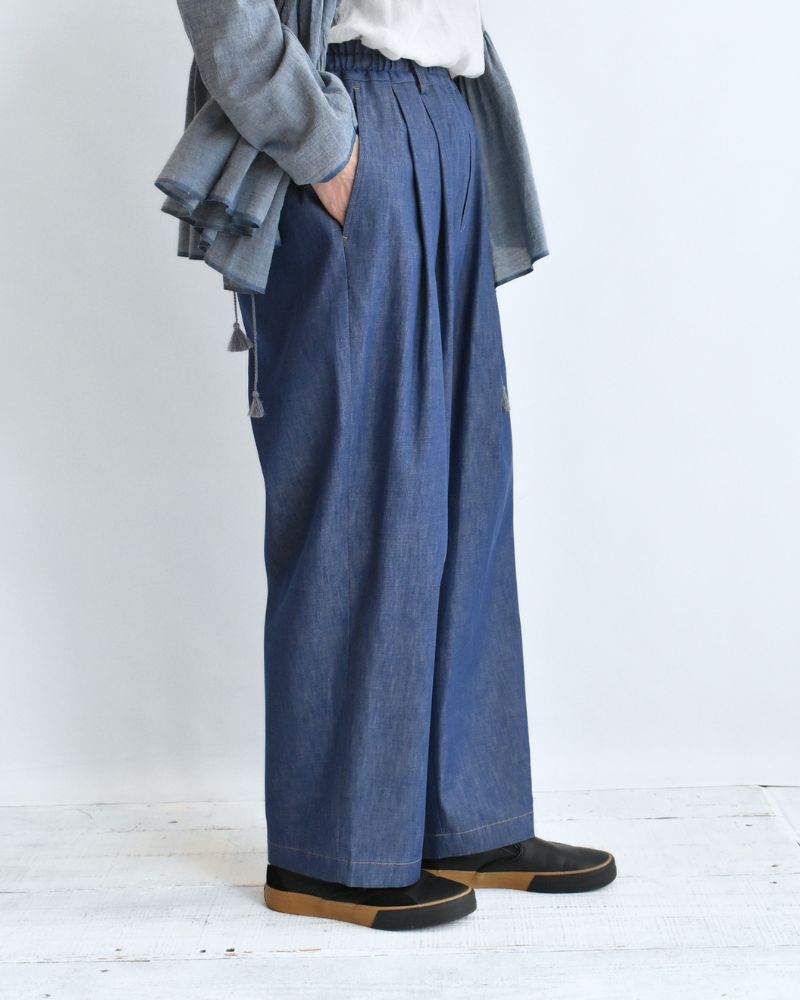 HAKU-DENIM Tuck Pants in Blue