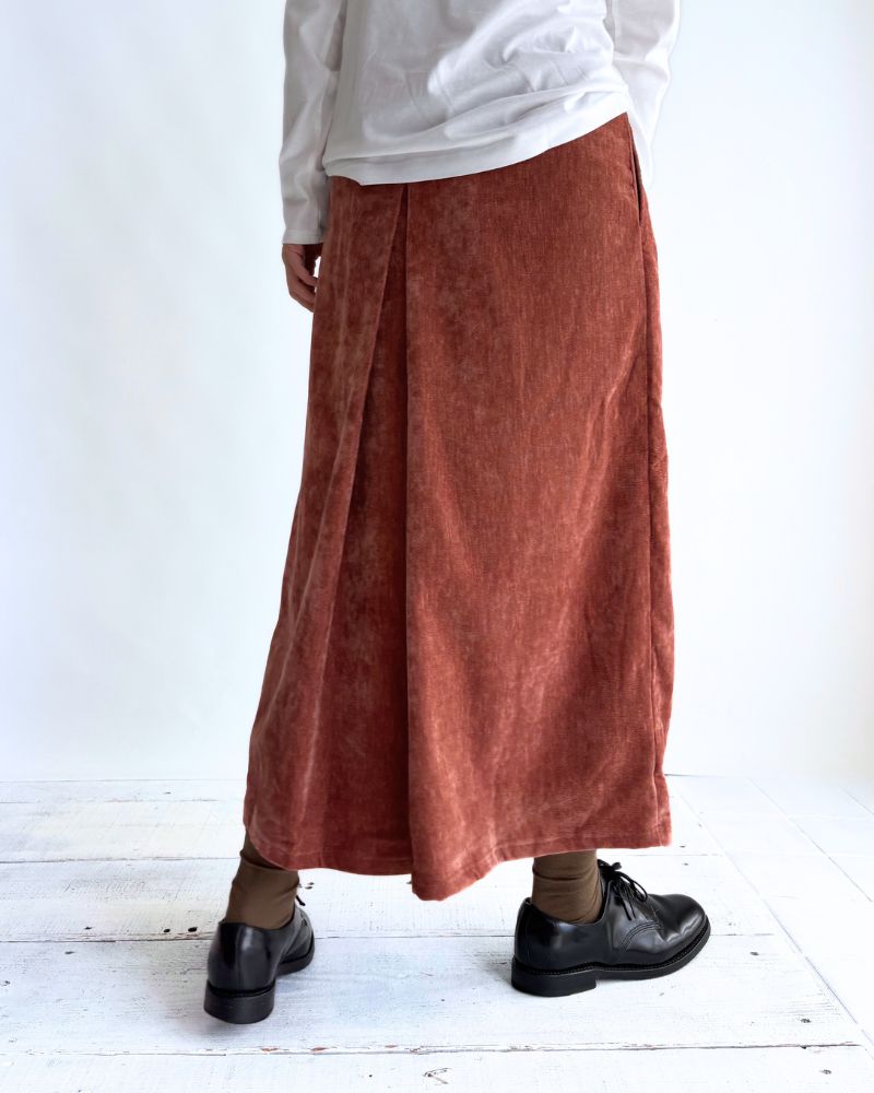 Tuck design skirt 'YELL' in Teracotta