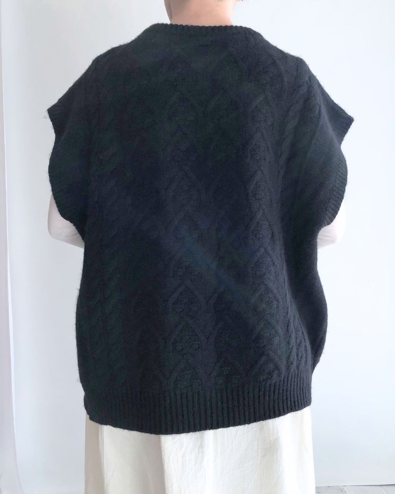 ANONYMOUS ARAN KNIT 2WAY WIDE VEST in Black