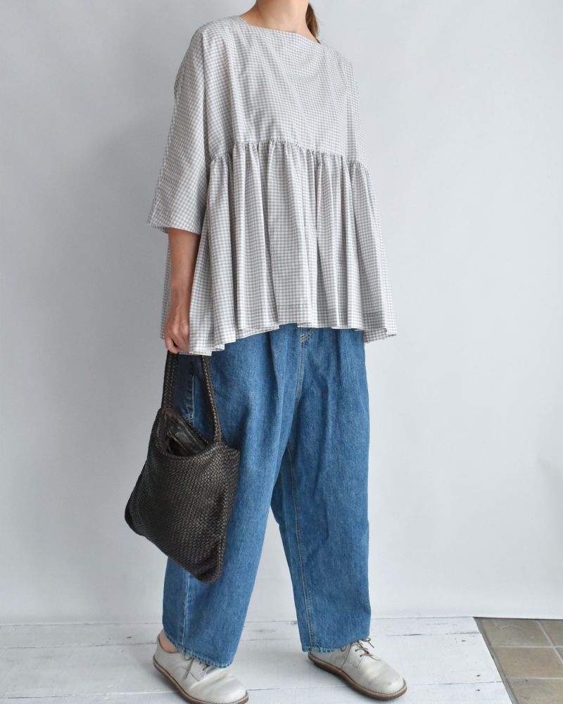 Ruffle Top in GrayGingham