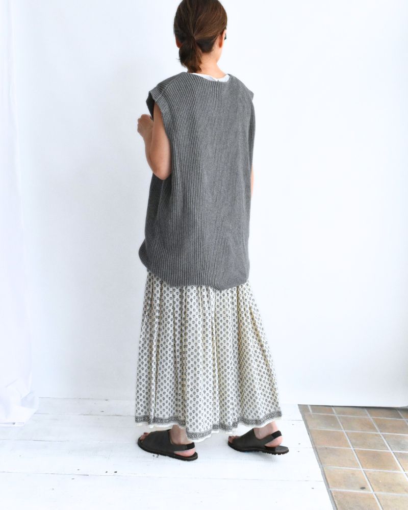 Cashmere V-neck vest in Gray